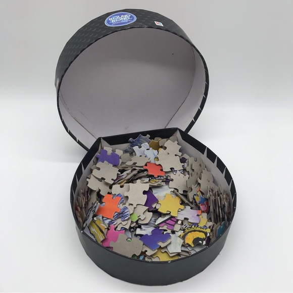 Round Eagle 2018 Hasbro Jigsaw Puzzle Game Toy Colorful Bird 300 PC 20 inch - Picture 8 of 10